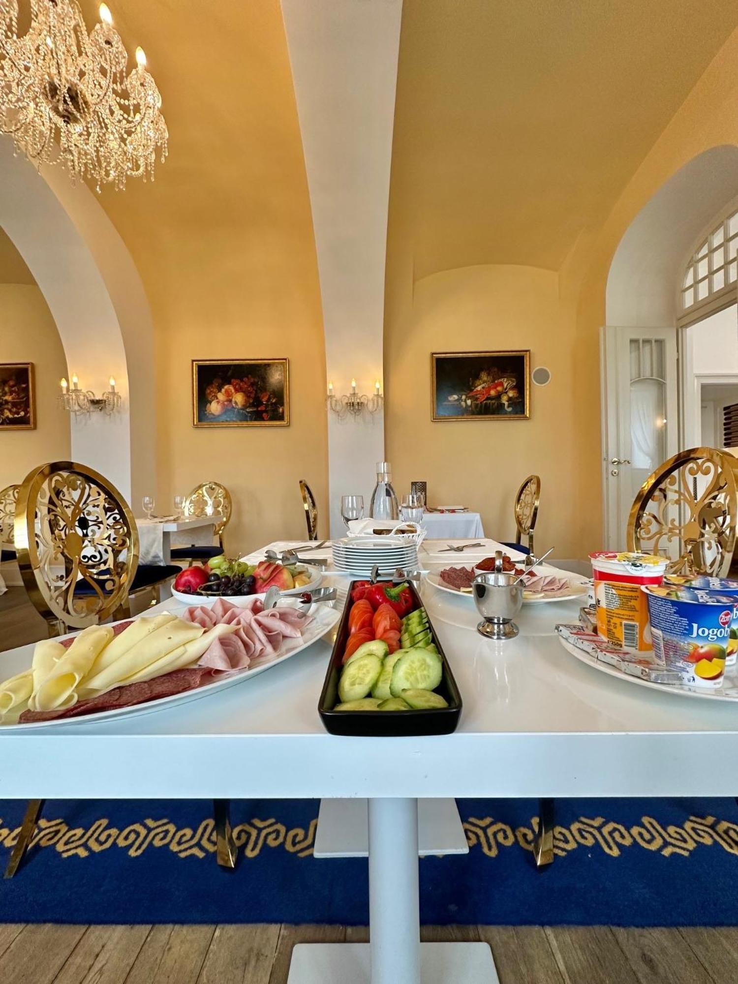 Art Hotel Kastiel Tomášov Dış mekan fotoğraf