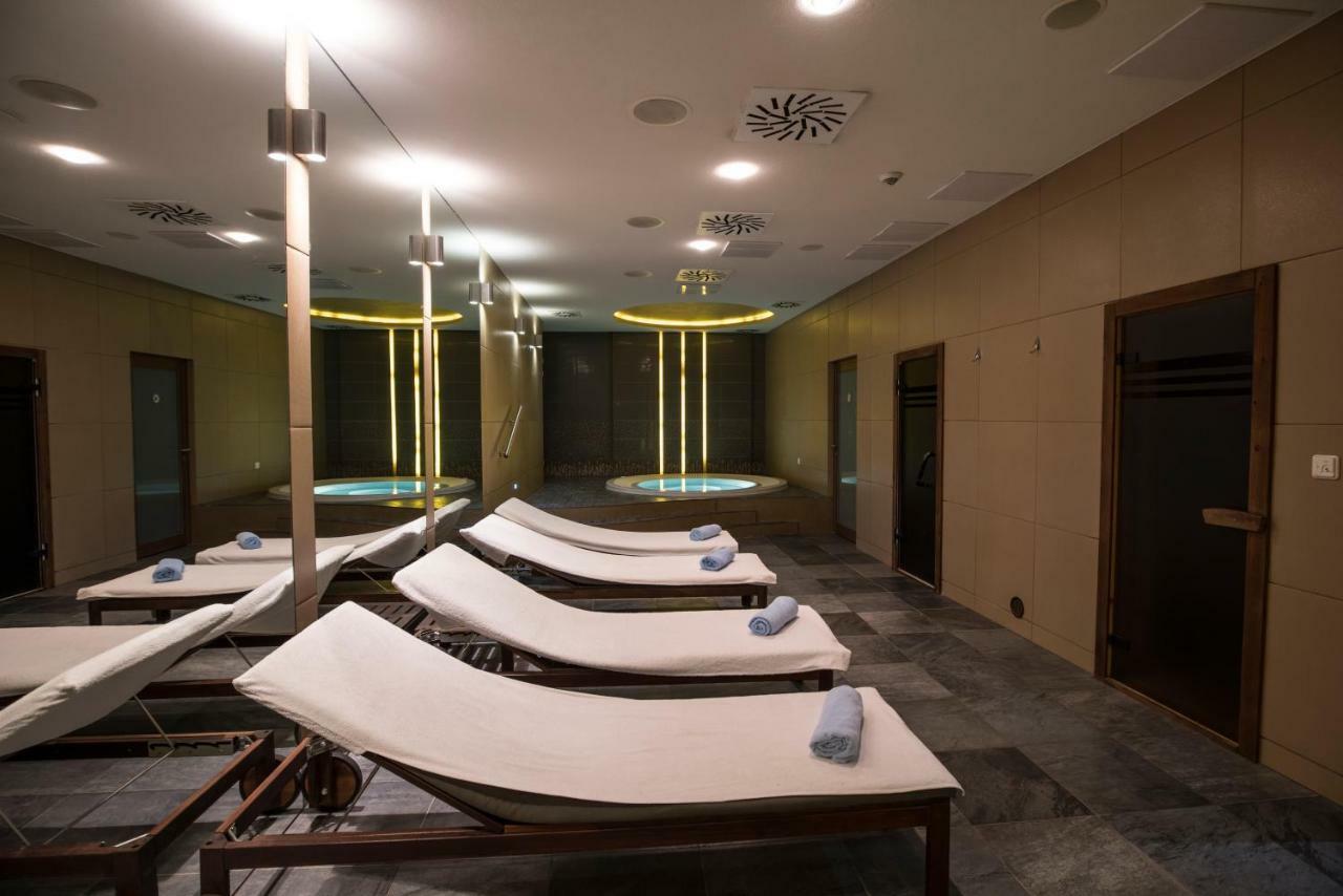 Art Hotel Kastiel Tomášov Dış mekan fotoğraf